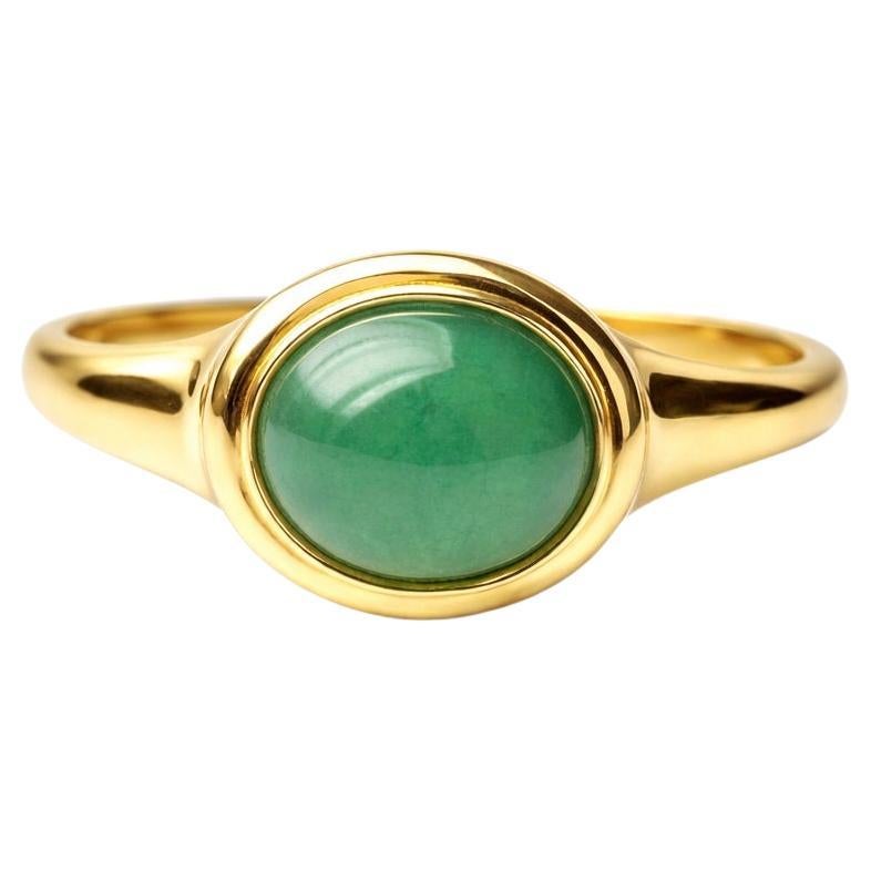Green Tourmaline Cabochon in Yellow Gold Band Ring by Alexander Leyser en vente