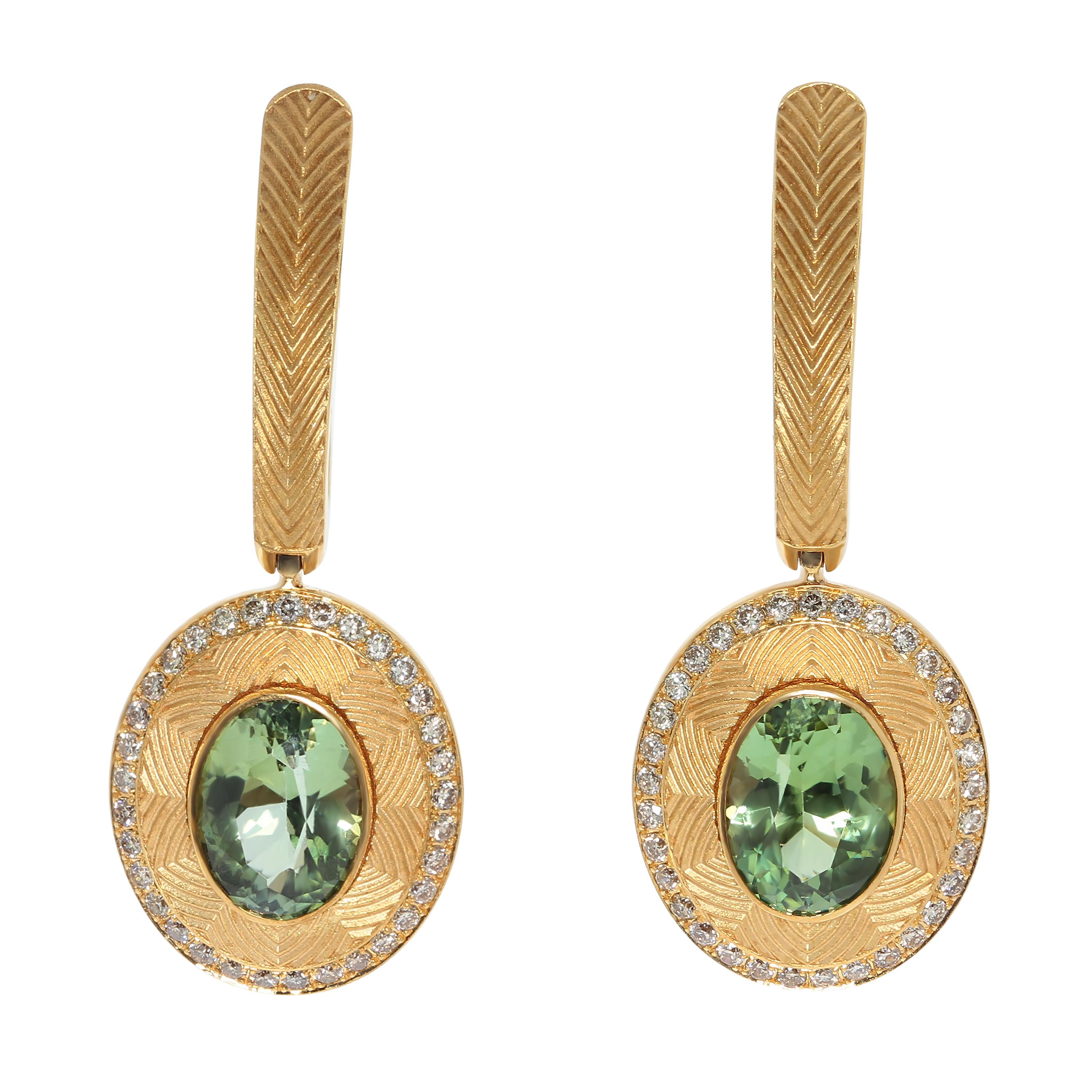 Green Tourmaline Champagne Diamonds 18 Karat Yellow Gold Tweed Suite In New Condition For Sale In Bangkok, TH