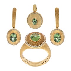 Suite en or jaune 18 carats et tweed avec tourmaline verte et diamants champagne