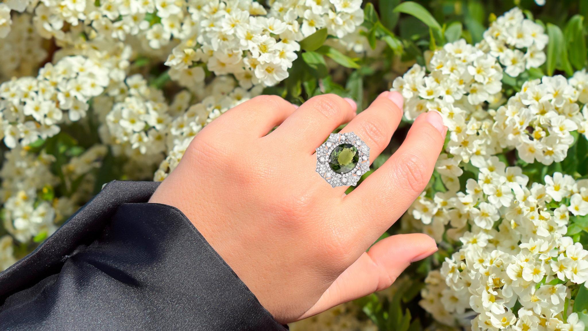 Grüner Turmalin Cocktail-Ring mit 7,65 Karat Diamantfassung (Zeitgenössisch) im Angebot