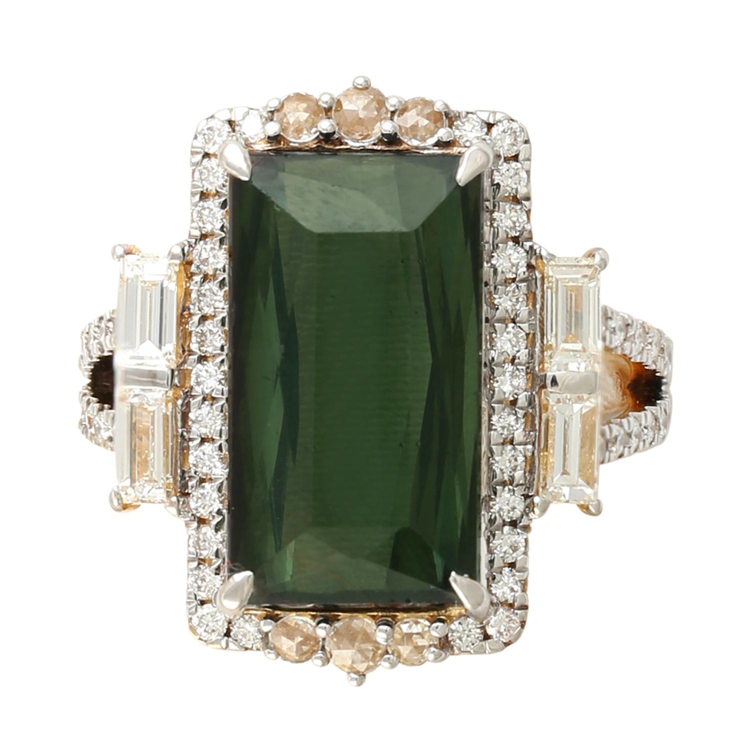Artisan Bague cocktail en tourmaline verte et diamants en or jaune 18 carats en vente