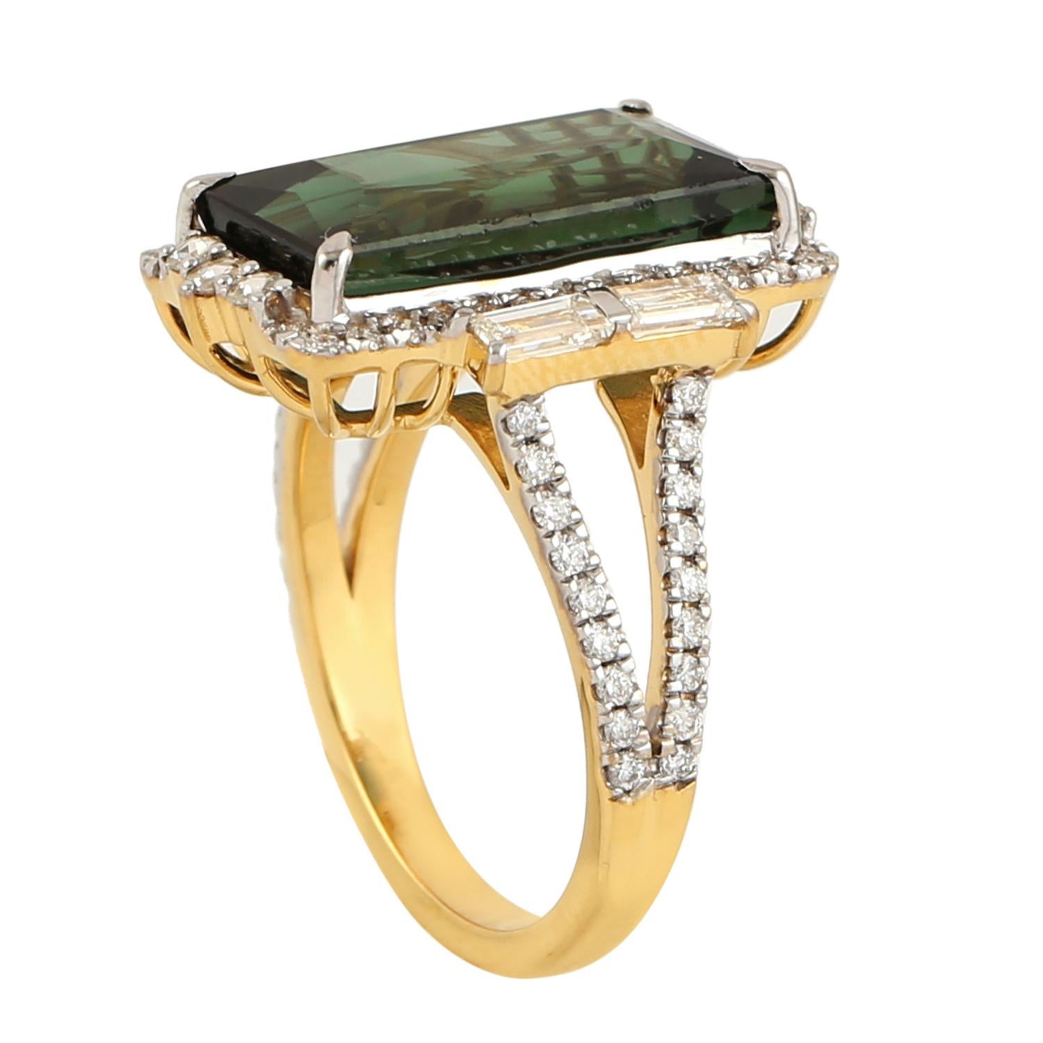 Bague cocktail en tourmaline verte et diamants en or jaune 18 carats Neuf - En vente à New York, NY
