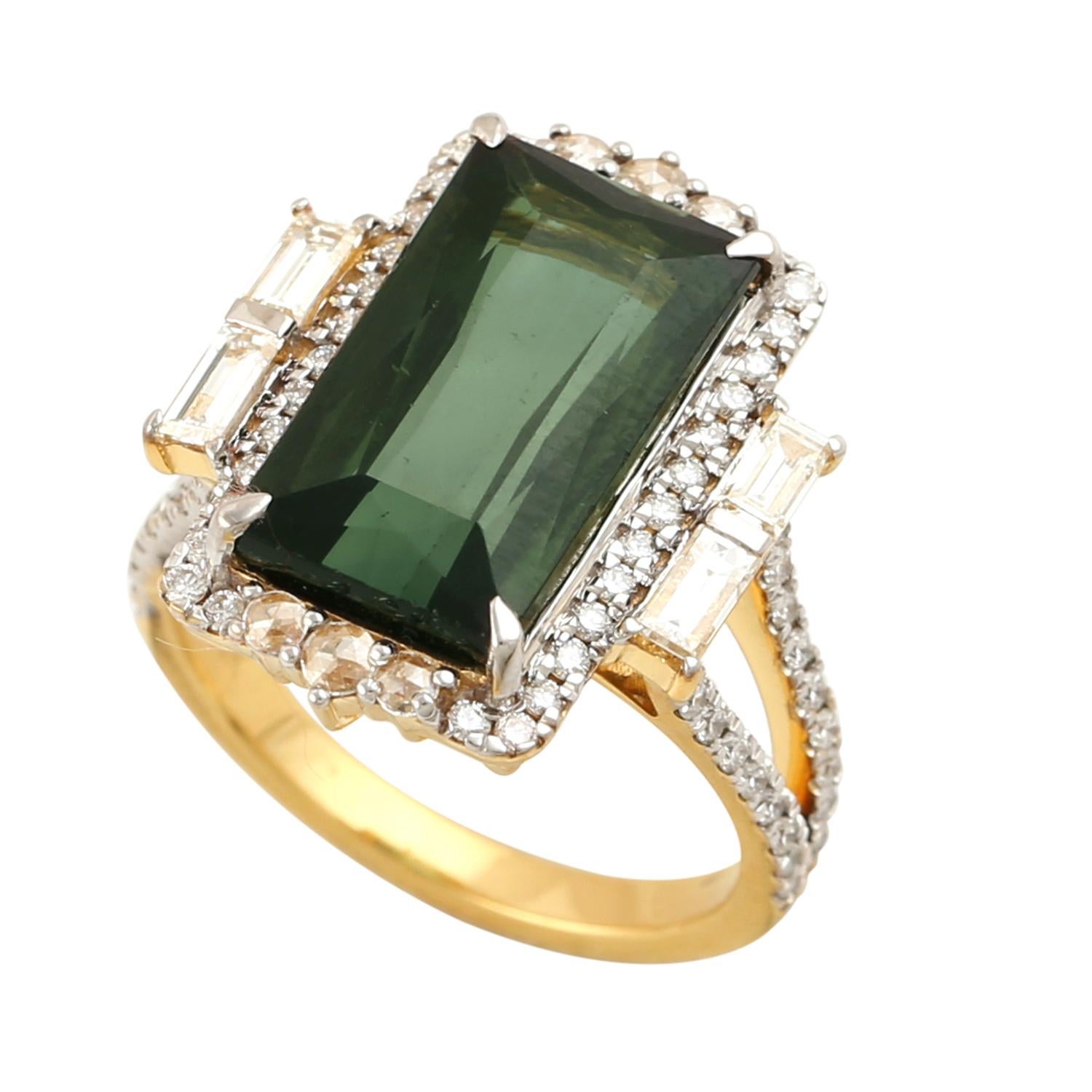 Bague cocktail en tourmaline verte et diamants en or jaune 18 carats Pour femmes en vente