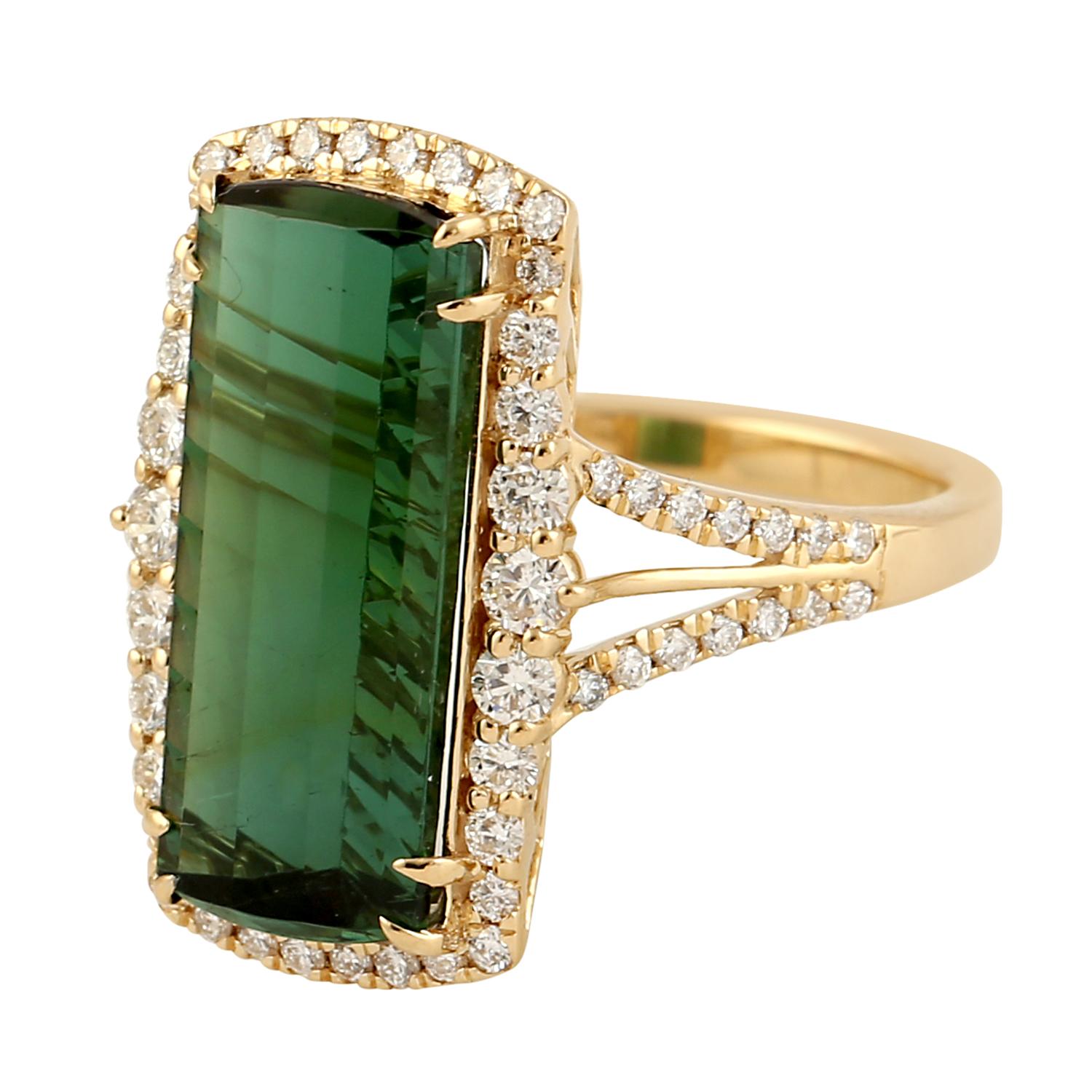 Women's Green Tourmaline Cocktail Ring With Pave Diamonds Made In 18k yellow Gold For Sale