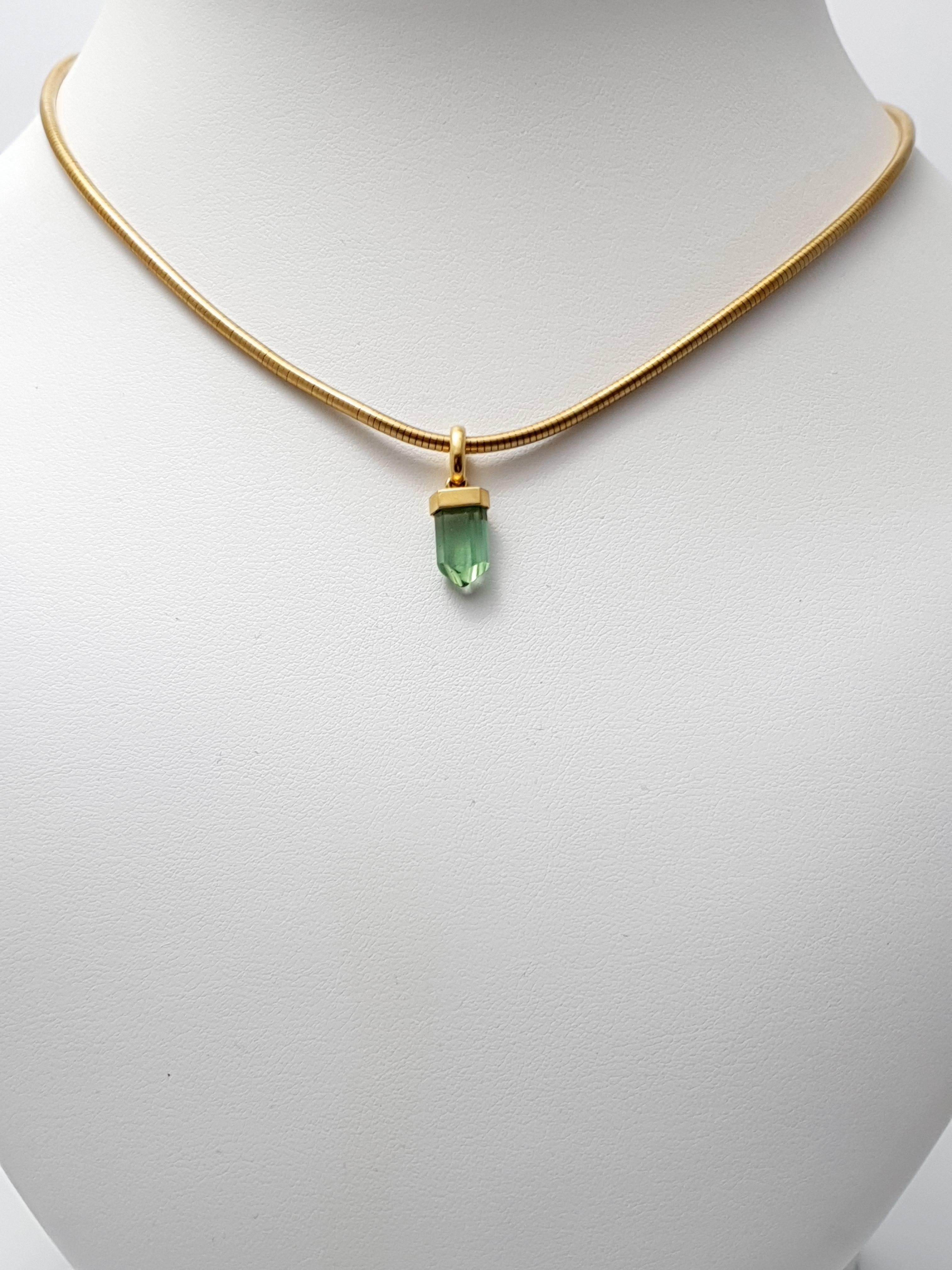 Green Tourmaline Crystal Beaded Pendant with 18 Carat Yellow Gold Snake Chain In New Condition For Sale In Kirschweiler, DE