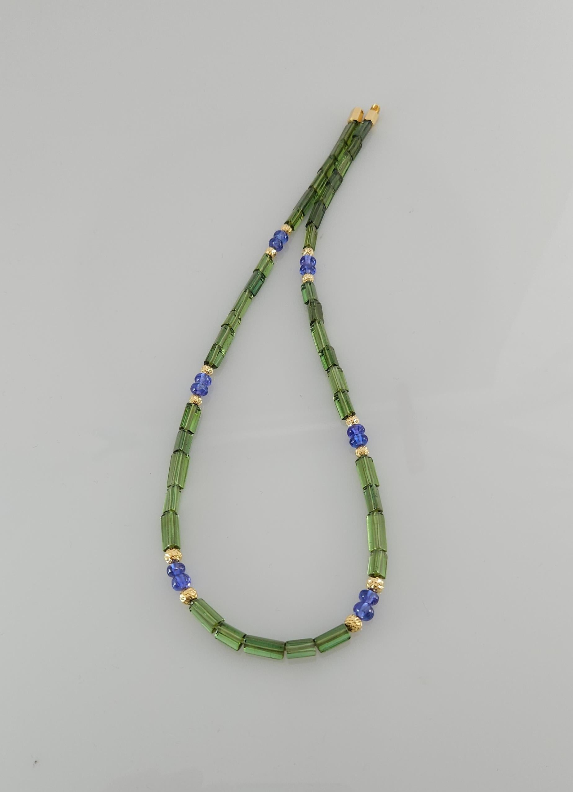Green Tourmaline Crystal & Tanzanite Beaded Necklace with 18 Carat yellow Gold For Sale 1
