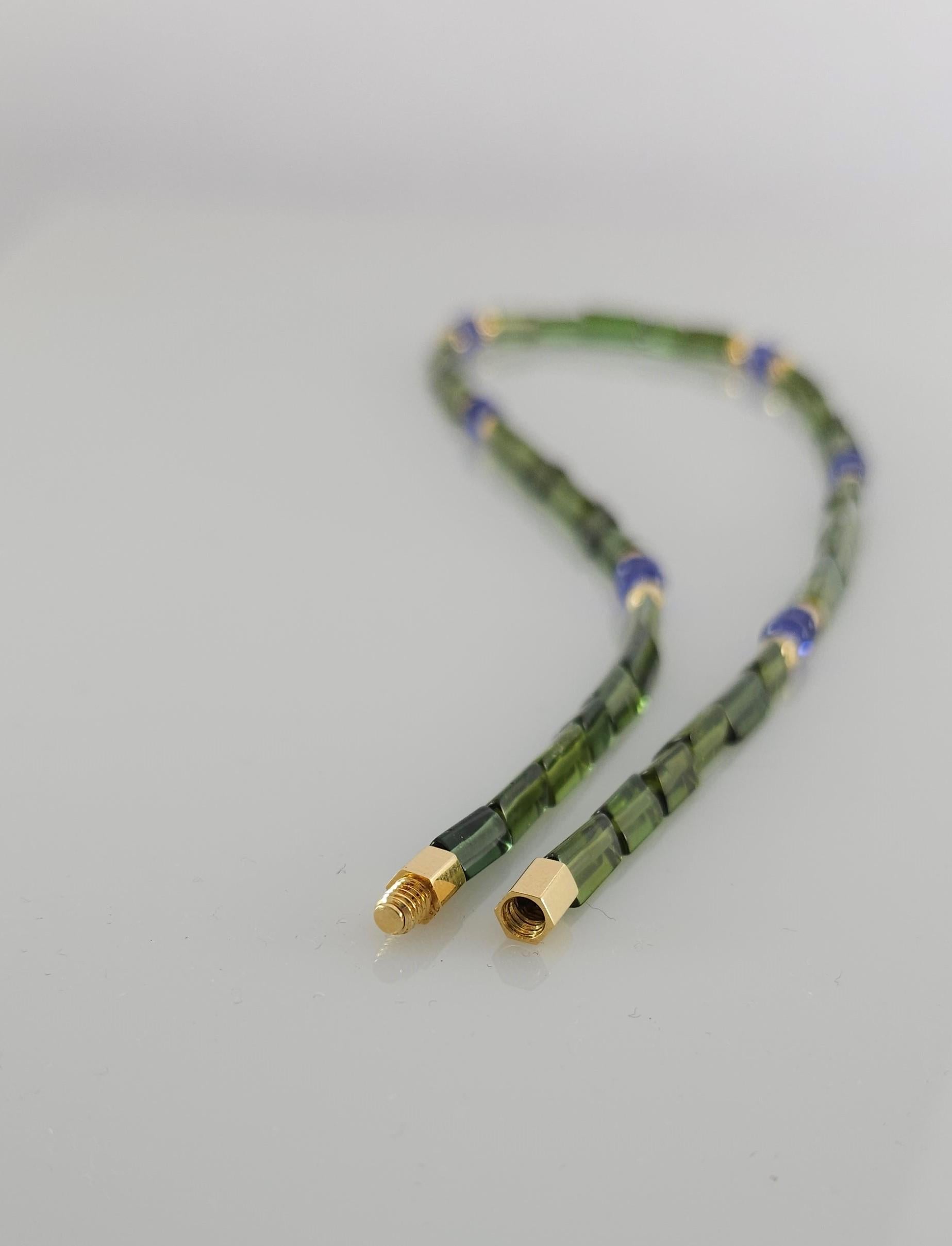Green Tourmaline Crystal & Tanzanite Beaded Necklace with 18 Carat yellow Gold For Sale 2