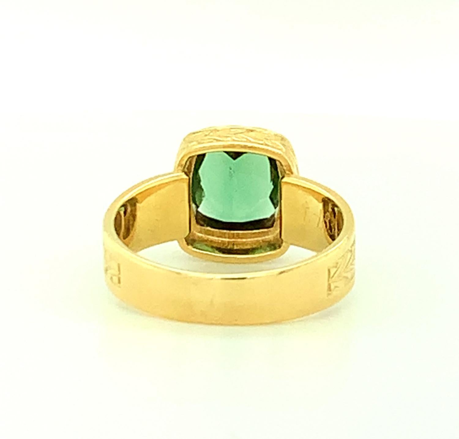 Women's or Men's Green Tourmaline and Handmade 18k Yellow Gold Band Ring, 1.83 Carats For Sale