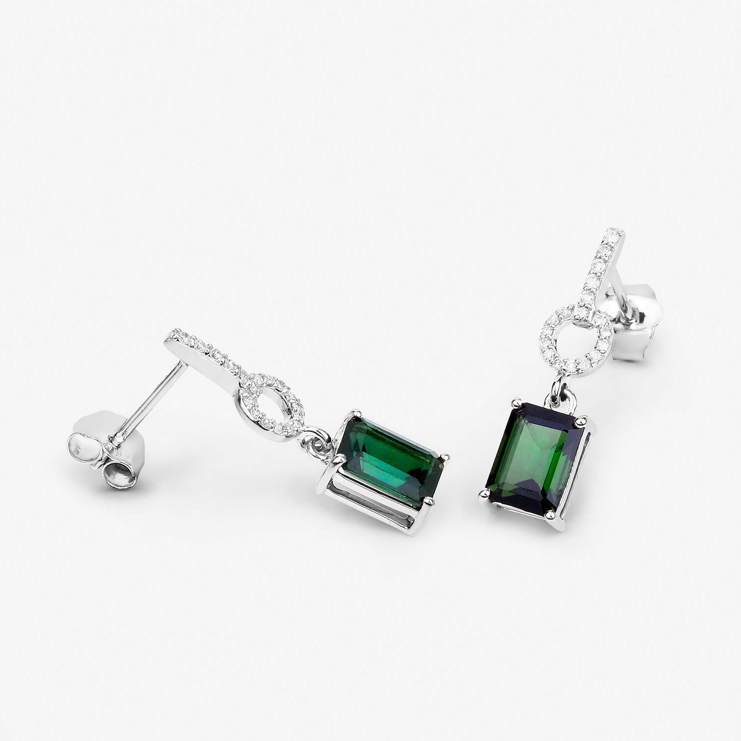 Orecchini pendenti con tormalina verde Diamanti 2,26 carati Oro bianco 14K In condizioni ottime in vendita a Punta Gorda, FL