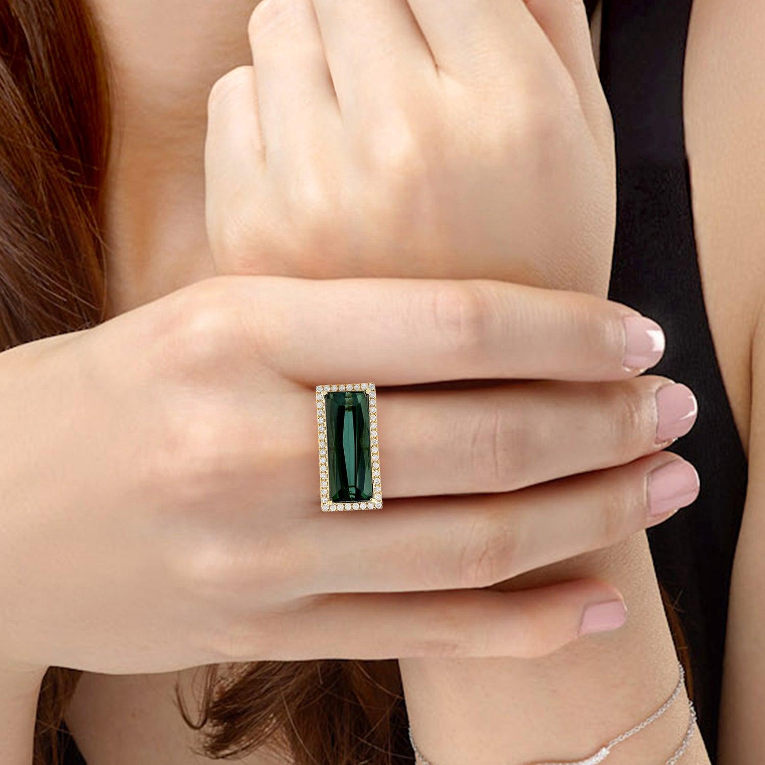 En vente :  Bague en or 18 carats avec tourmaline verte et diamants 3