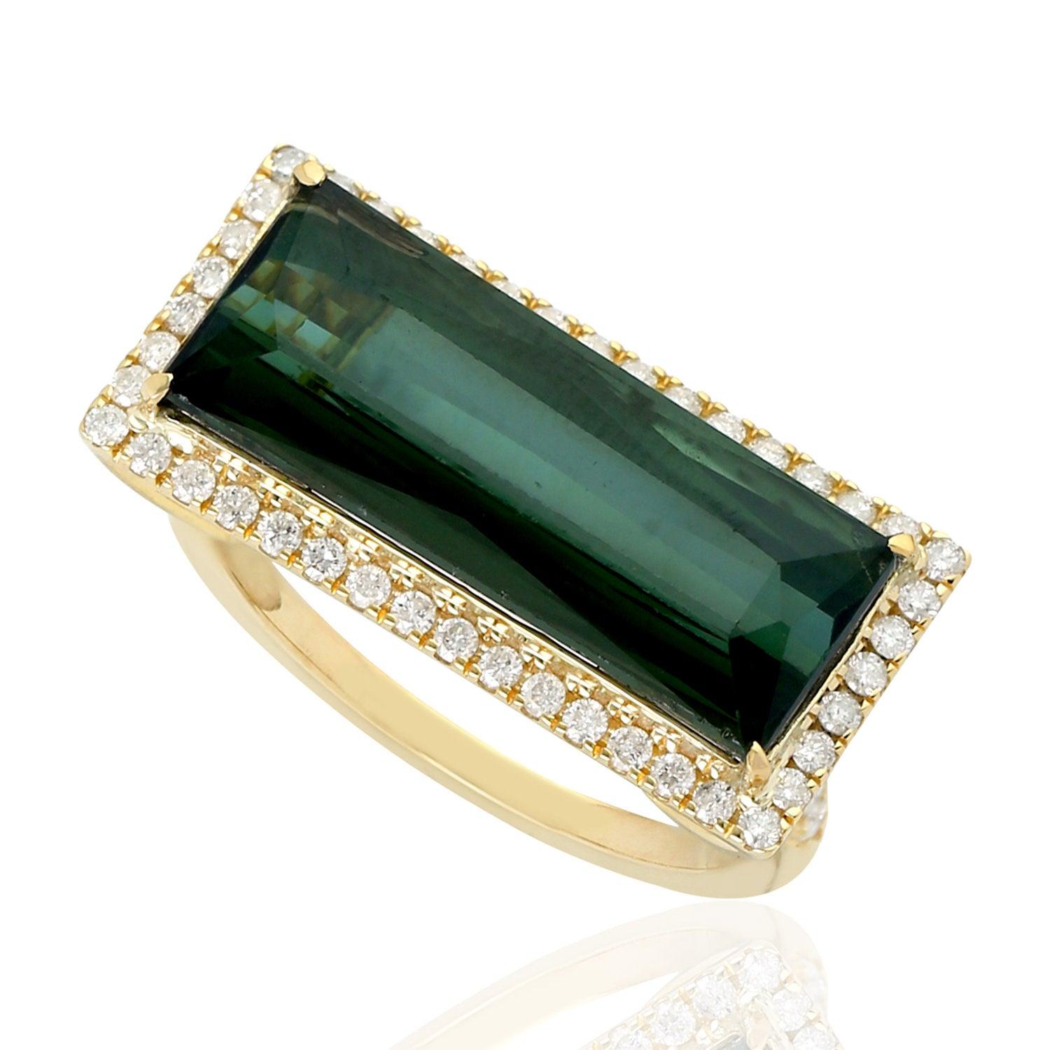 For Sale:  Green Tourmaline Diamond 18 Karat Gold Ring 4