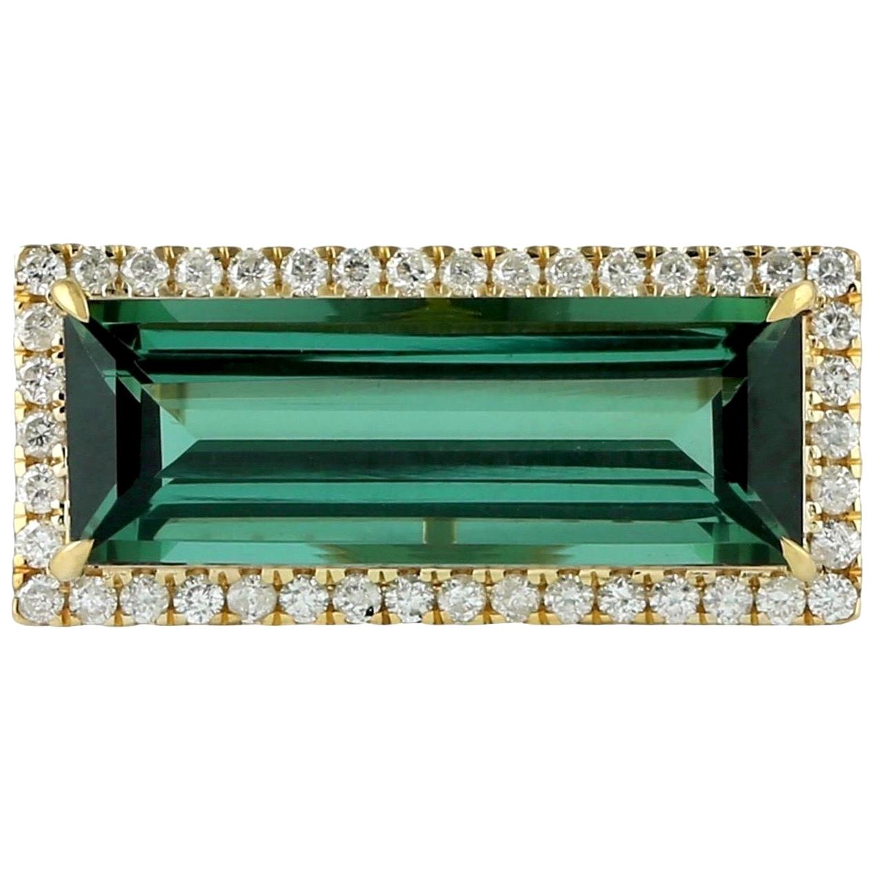 Anillo de oro de 18 quilates con turmalina verde y diamantes