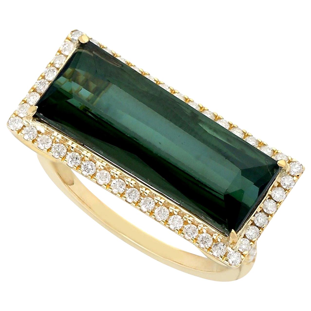 En vente :  Bague en or 18 carats avec tourmaline verte et diamants