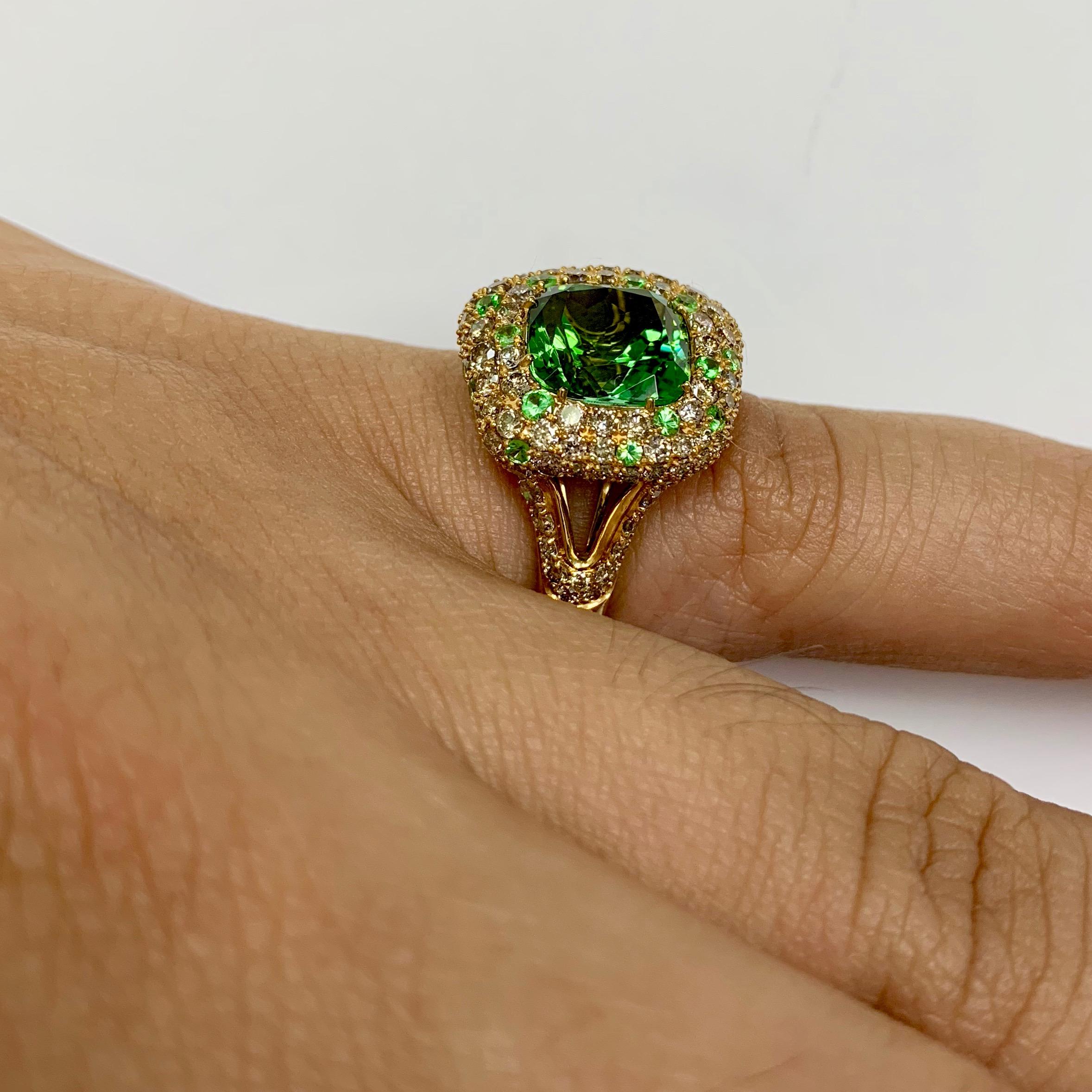 Green Tourmaline Diamond 18 Karat Yellow Gold Ring 4