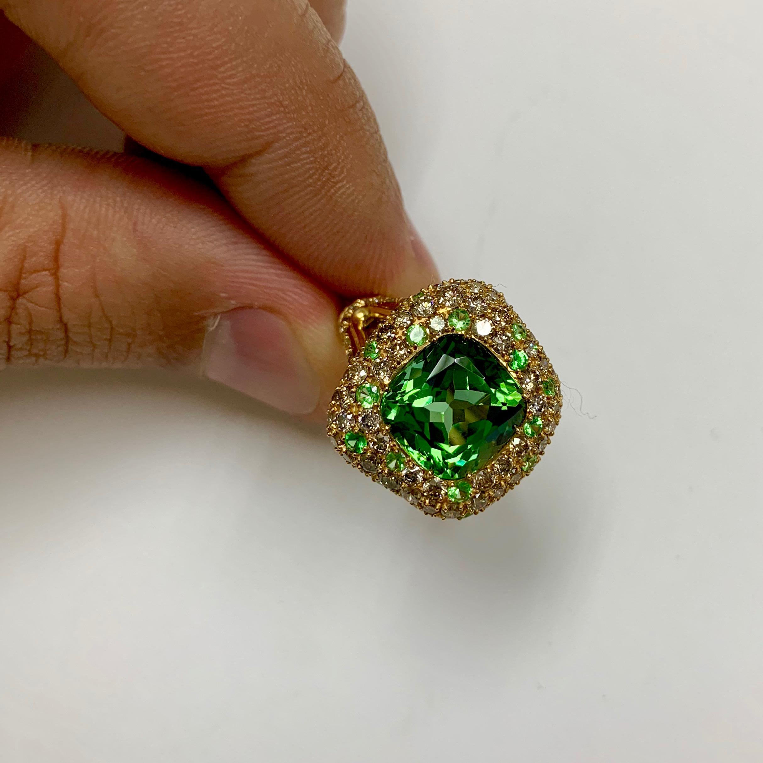 Contemporary Green Tourmaline Diamond 18 Karat Yellow Gold Ring