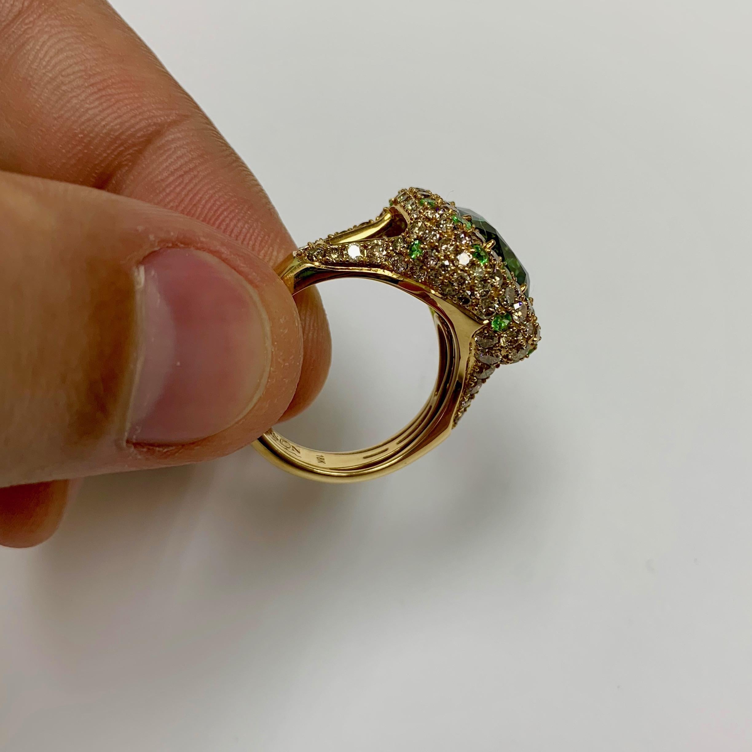 Green Tourmaline Diamond 18 Karat Yellow Gold Ring In New Condition In Bangkok, TH