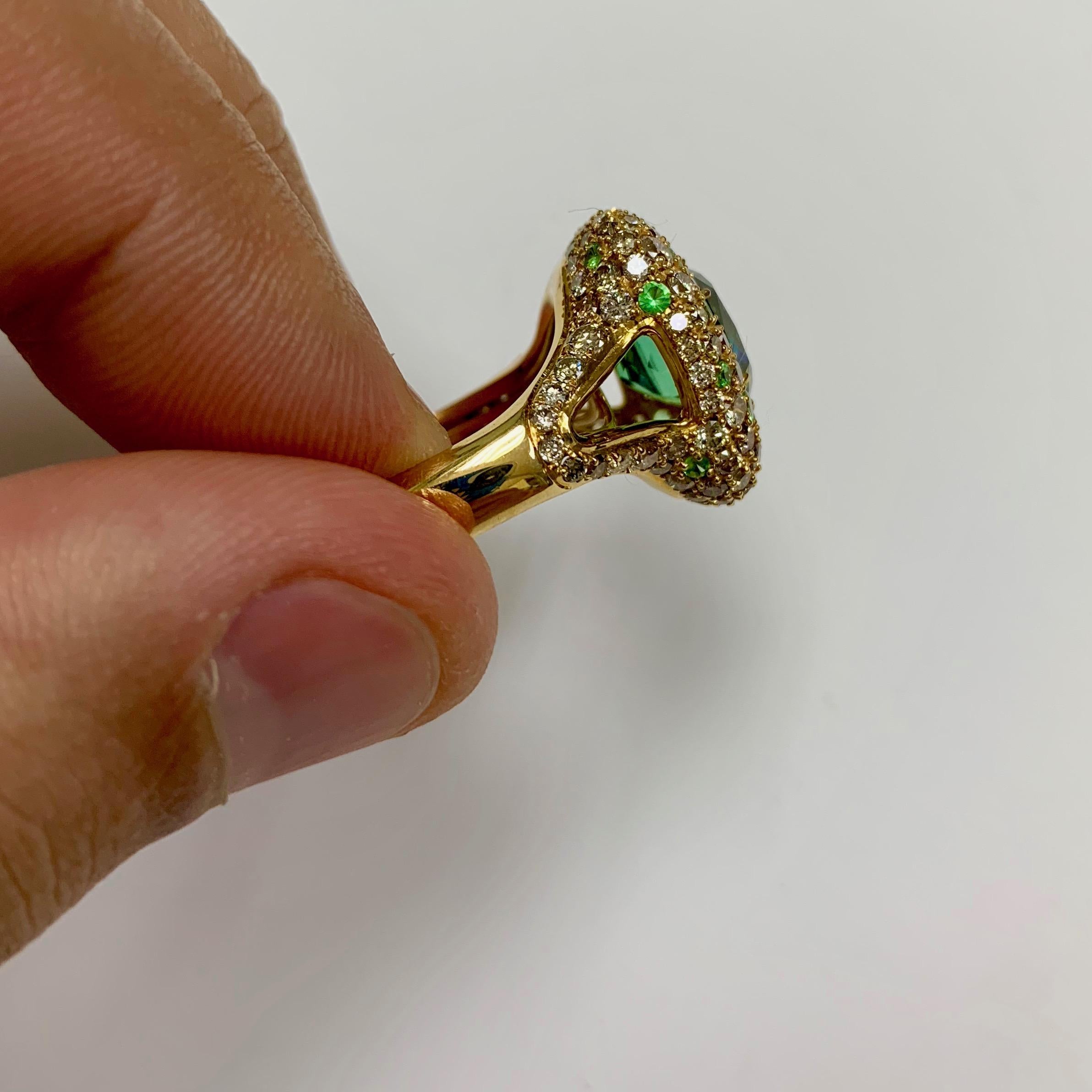 Women's Green Tourmaline Diamond 18 Karat Yellow Gold Ring