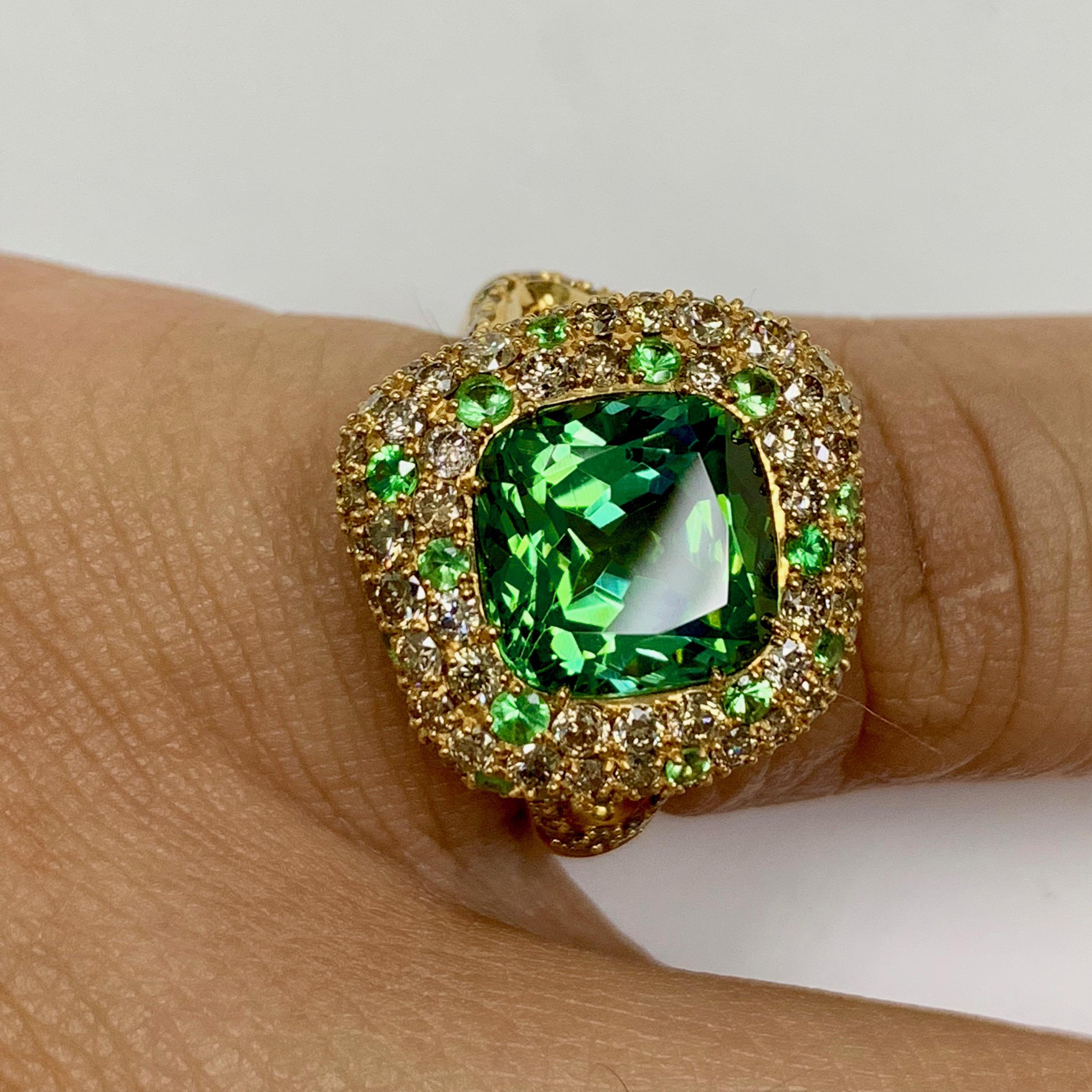 Green Tourmaline Diamond 18 Karat Yellow Gold Ring 3