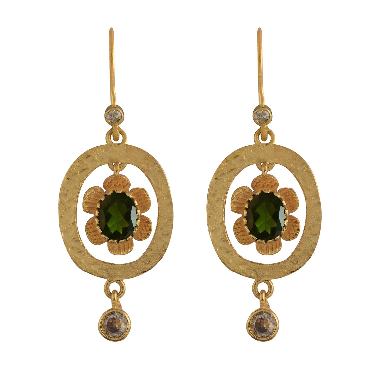 Contemporain Boucles d'oreilles pendantes en or 18k avec tourmaline verte et diamant en vente