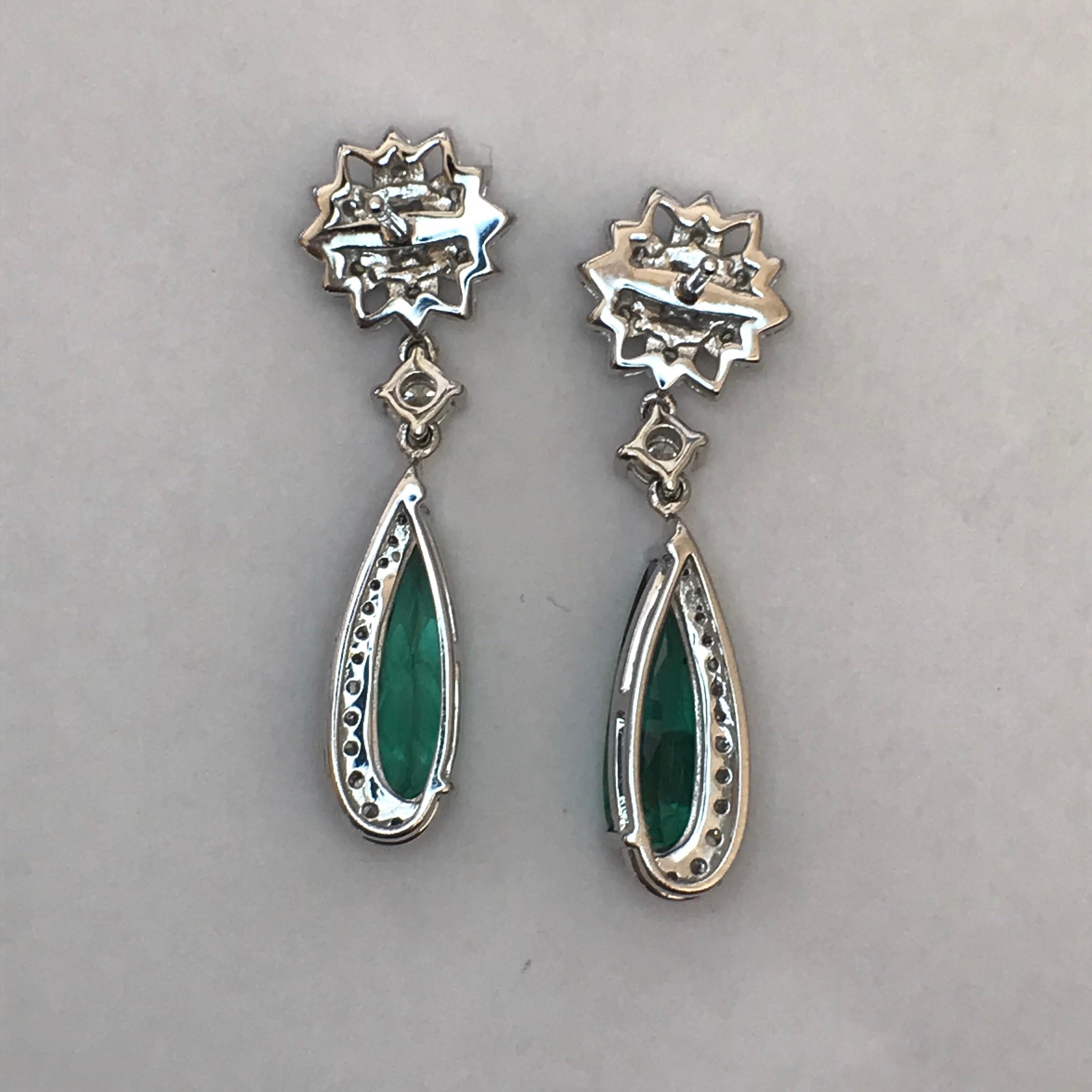 Green Tourmaline Diamond and White Gold Drop Earrings In New Condition In San Francisco, CA