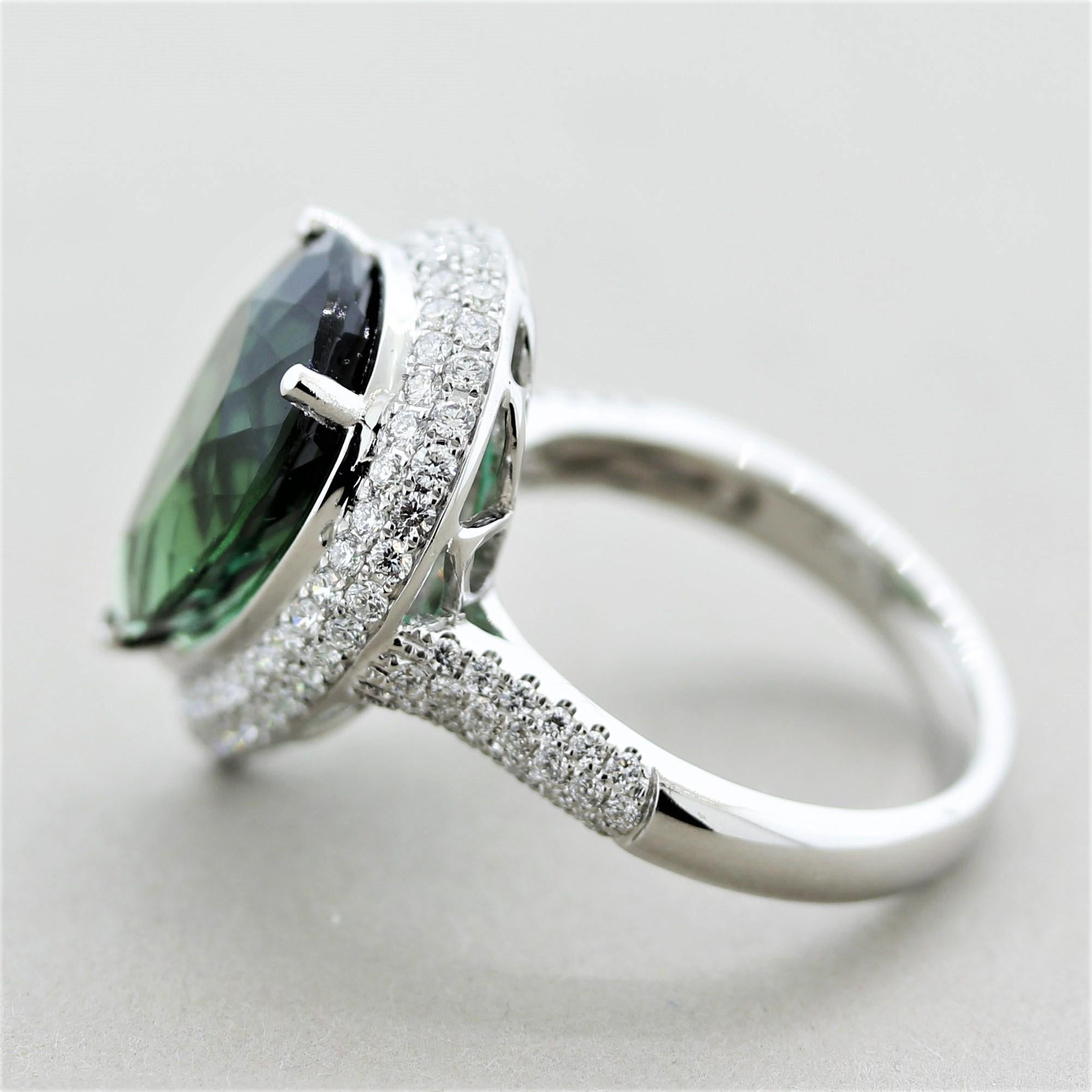 Green Tourmaline Diamond Gold Ring In New Condition In Beverly Hills, CA
