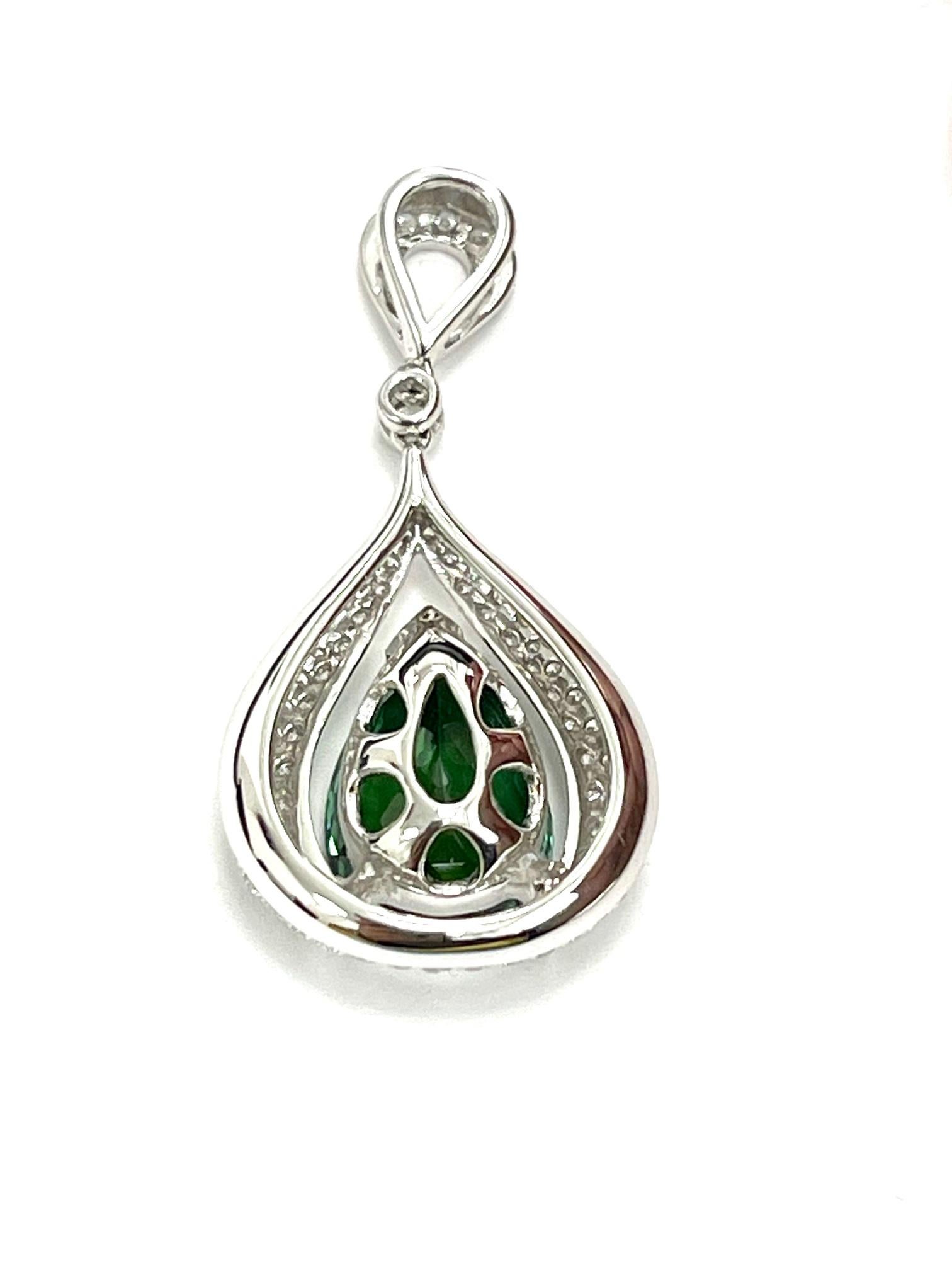 Green Tourmaline Diamond Pendant In New Condition For Sale In New York, NY