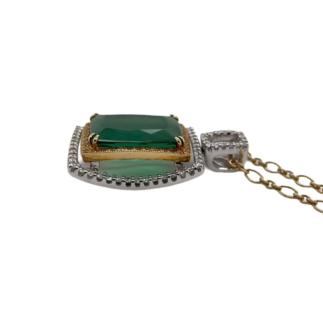 Grüner Turmalin & Diamant-Anhänger aus 18 Karat Weiß- und Gelbgold (Kissenschliff) im Angebot