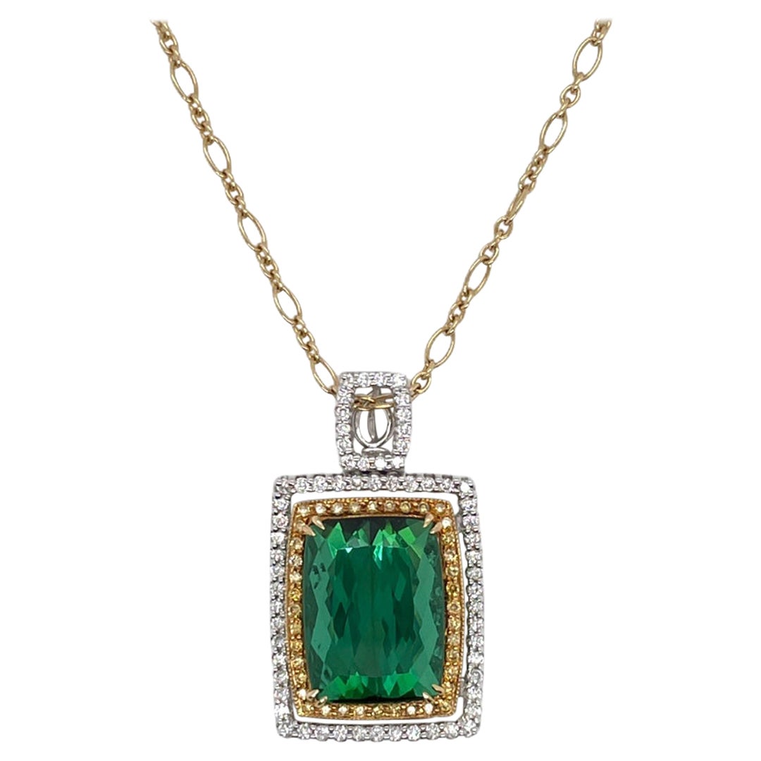 Colgante de turmalina verde y diamante en oro blanco y amarillo de 18 quilates