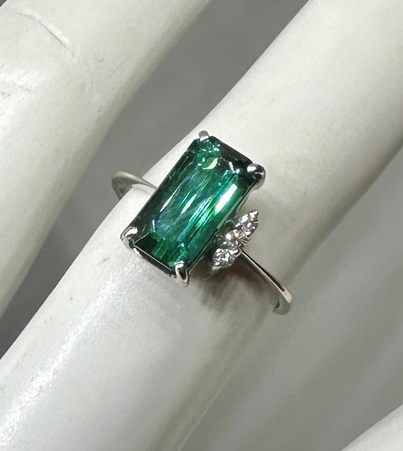 Green Tourmaline Diamond Ring 18 Karat White Gold Engagement Cocktail Ring For Sale 3