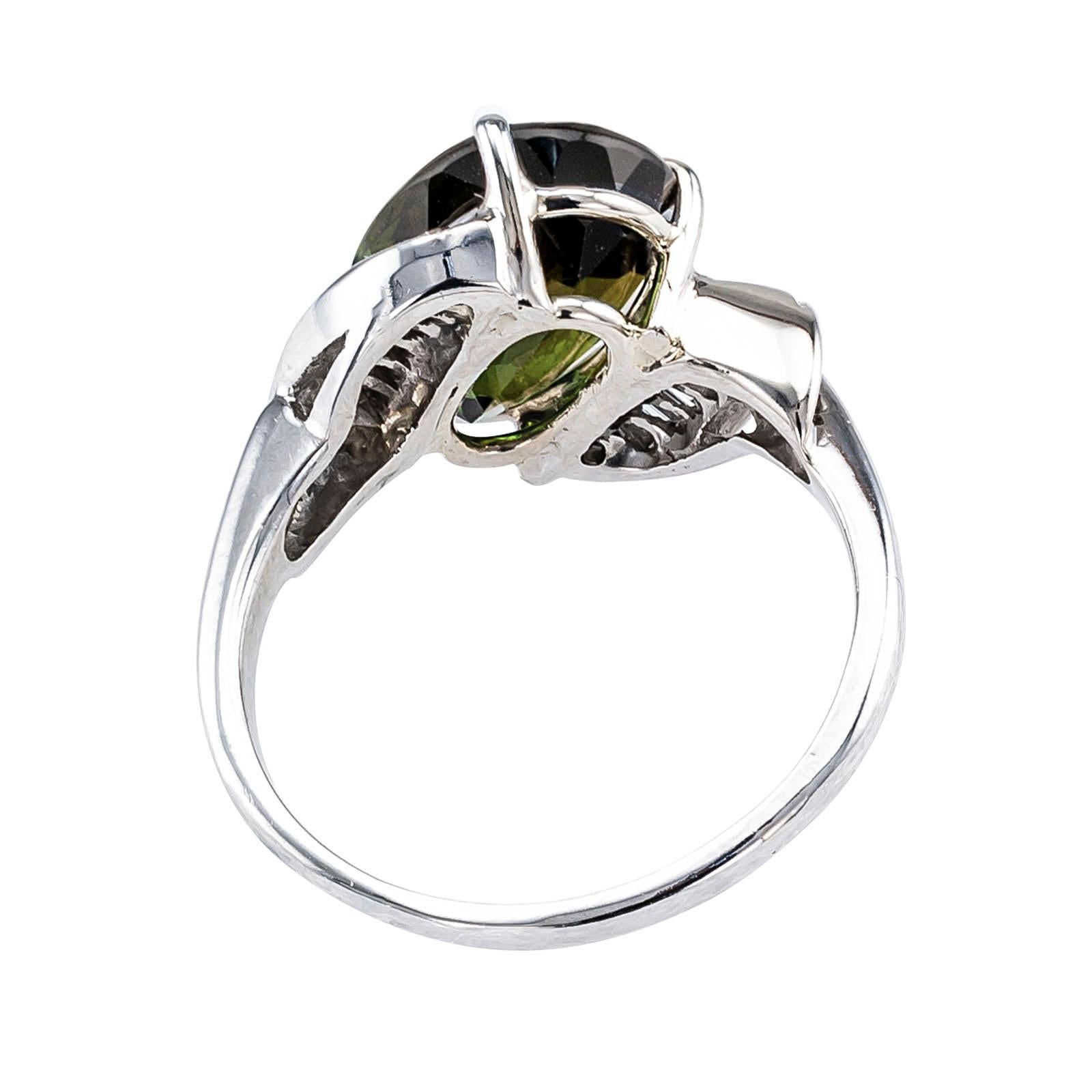 Anello cocktail in oro bianco con diamante e tormalina verde 1
