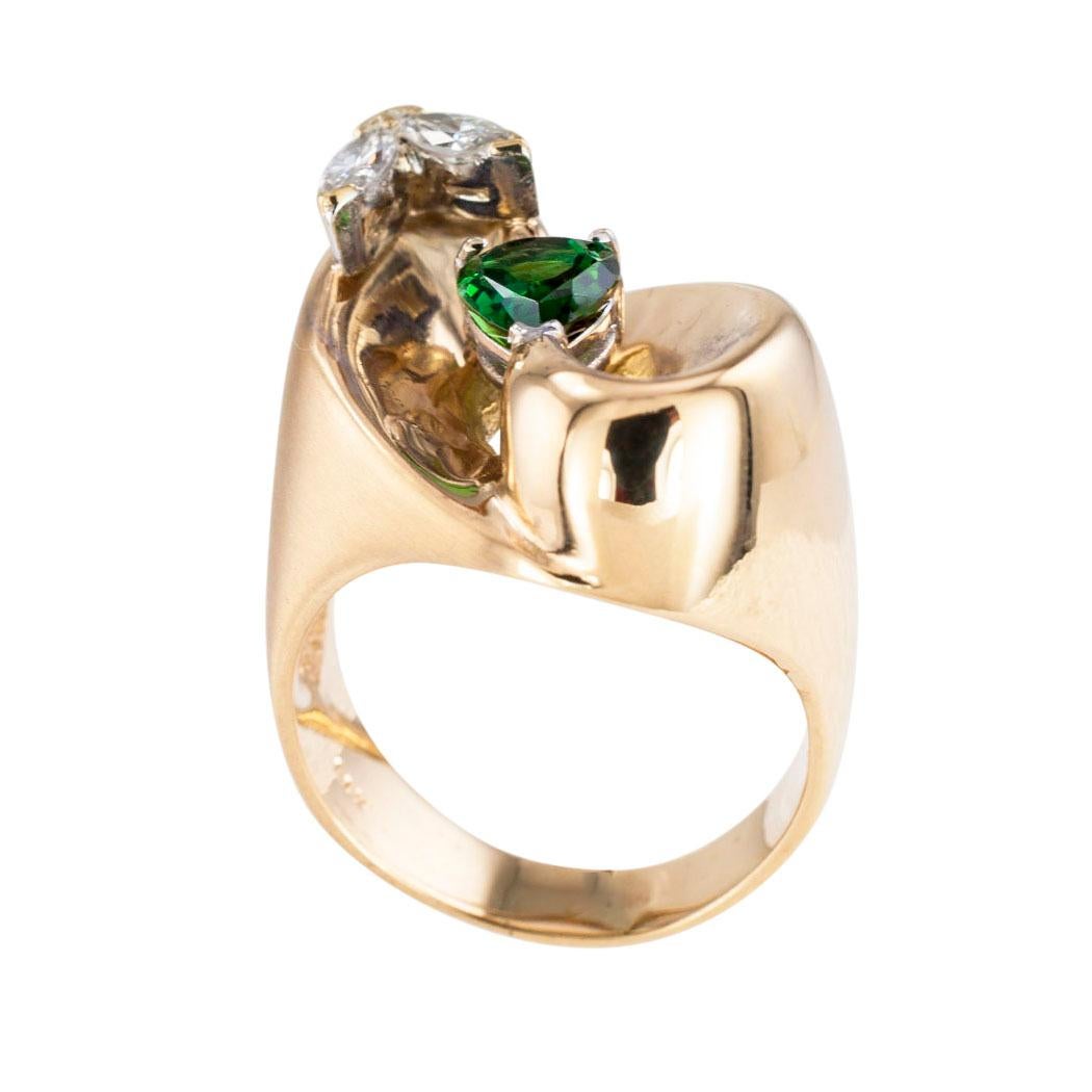 Green Tourmaline Diamond Yellow Gold Cocktail Ring Size 8.25 In Good Condition In Los Angeles, CA