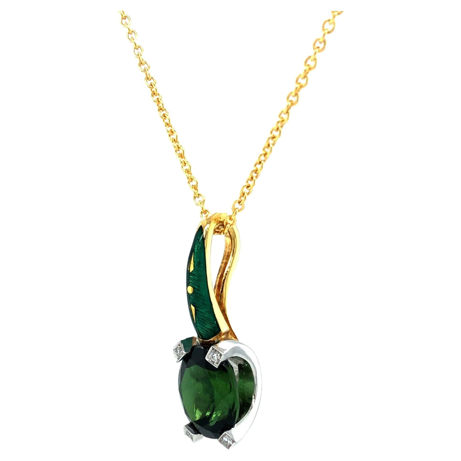 Pendentif Victor Mayer, Collection S, or jaune 18k, émail vitreux vert émeraude avec trois paillons, 5 diamants, total 0.03 ct, G VS, Tourmaline verte

A propos du créateur Victor Mayer
Victor Mayer est internationalement reconnu pour ses designs