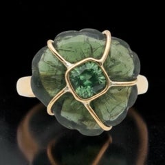 Anillo de flor con turmalina verde y oro de 14k, con una banda de 3 mm de ancho