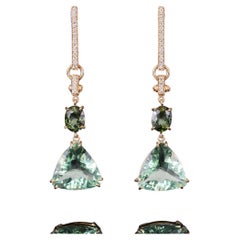 Pendants d'oreilles en or jaune avec tourmaline verte, fluorine et diamants