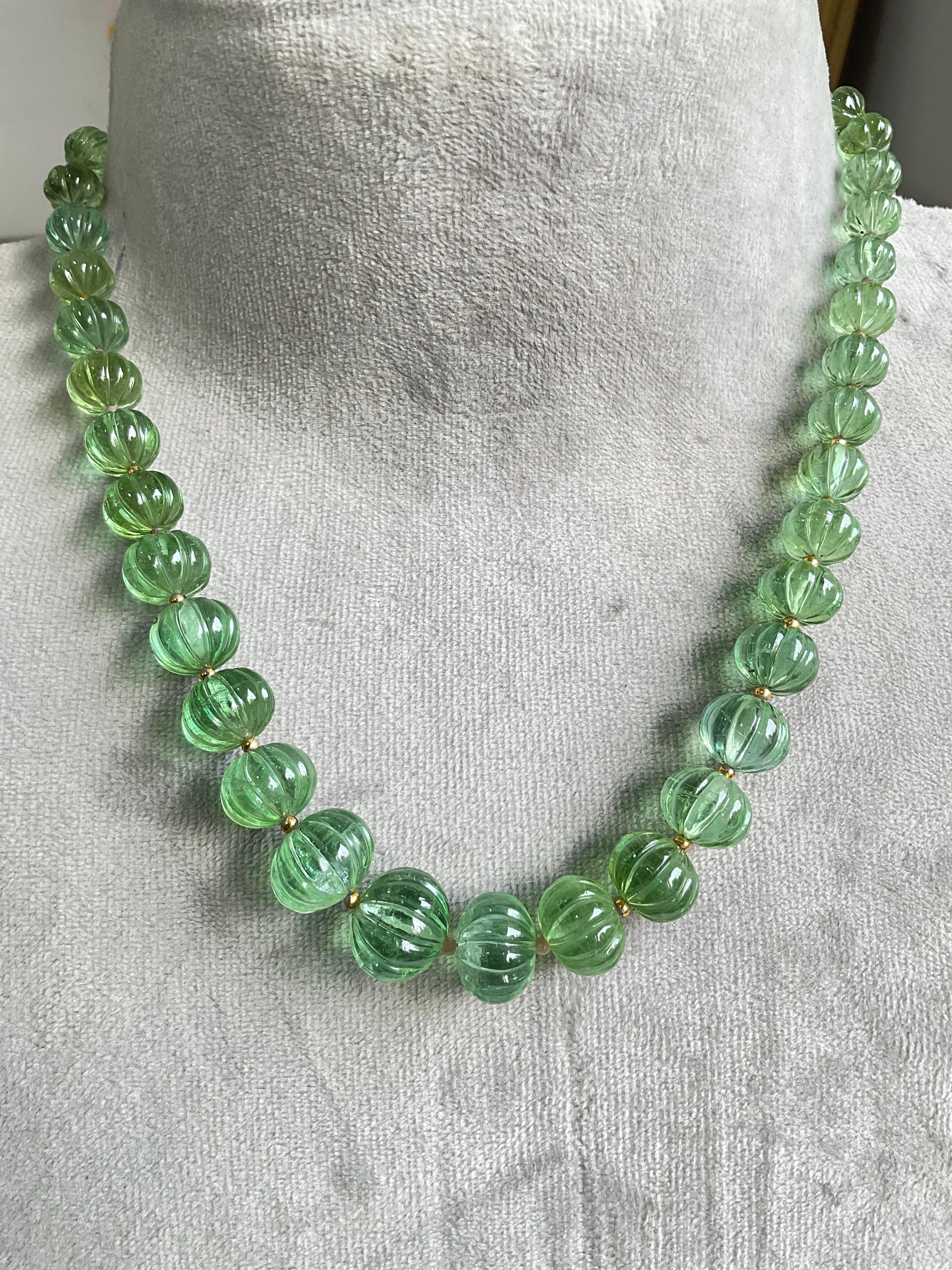 Grüner Turmalin geriffelter Perlenschmuck Halskette Melon Perlen Edelstein Qualität 1