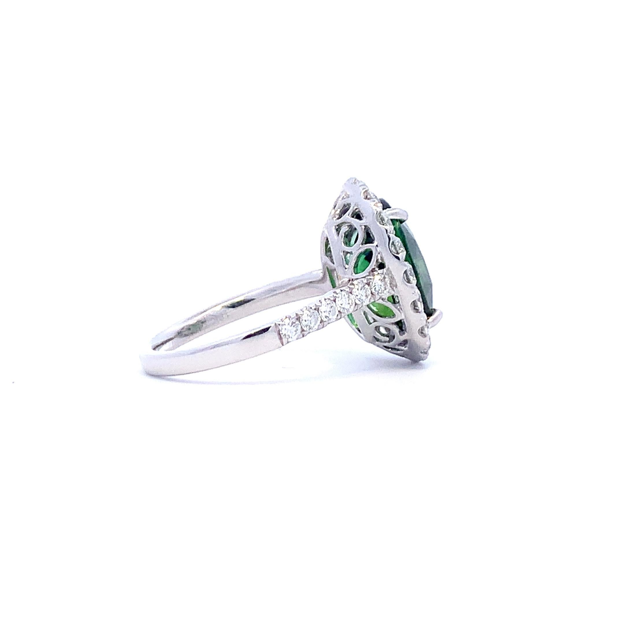 Grüner Turmalin Halo Ring im Zustand „Neu“ in Great Neck, NY