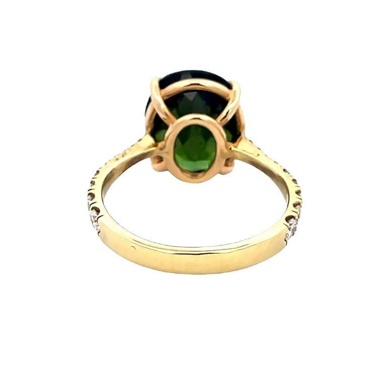 Women's Green Tourmaline Oval 5.07ct Round Diamond 0.55ct Cocktail Ring in 14kyellowgold For Sale