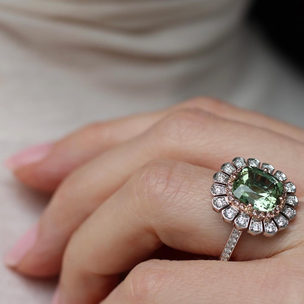 Bague cocktailtourage en tourmaline verte et diamant rose en vente 7