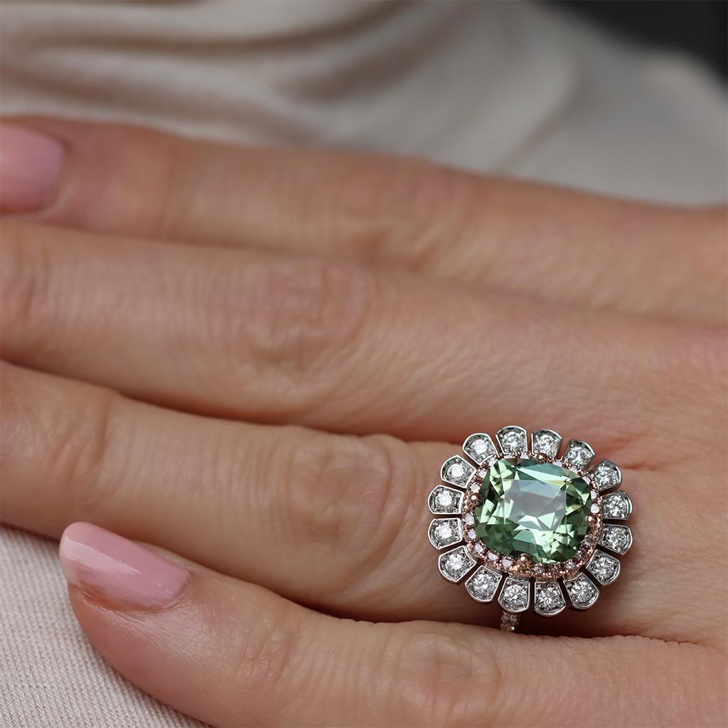 Bague cocktailtourage en tourmaline verte et diamant rose en vente 8