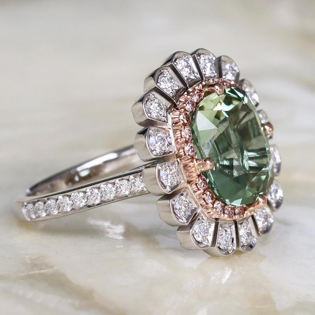 Bague cocktailtourage en tourmaline verte et diamant rose en vente 3