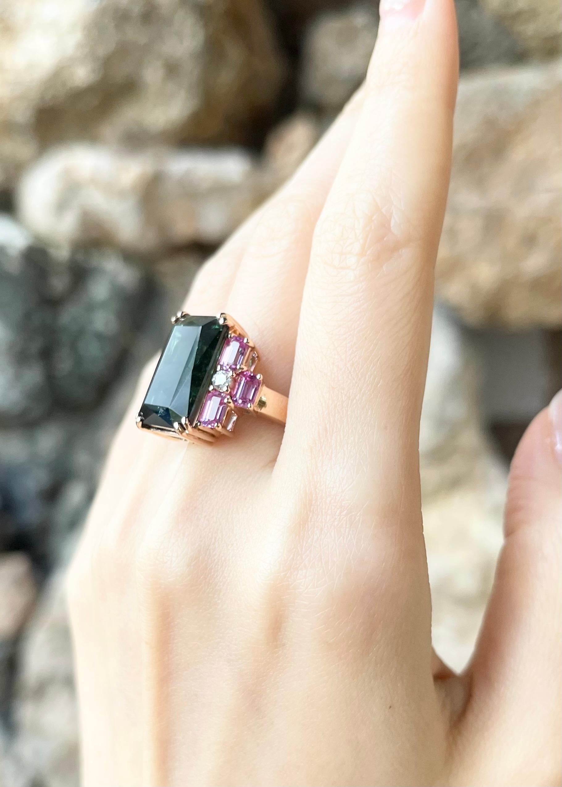 Green Tourmaline, Pink Sapphire and Diamond Ring set in 18K Rose Gold Settings In New Condition For Sale In Bangkok, TH