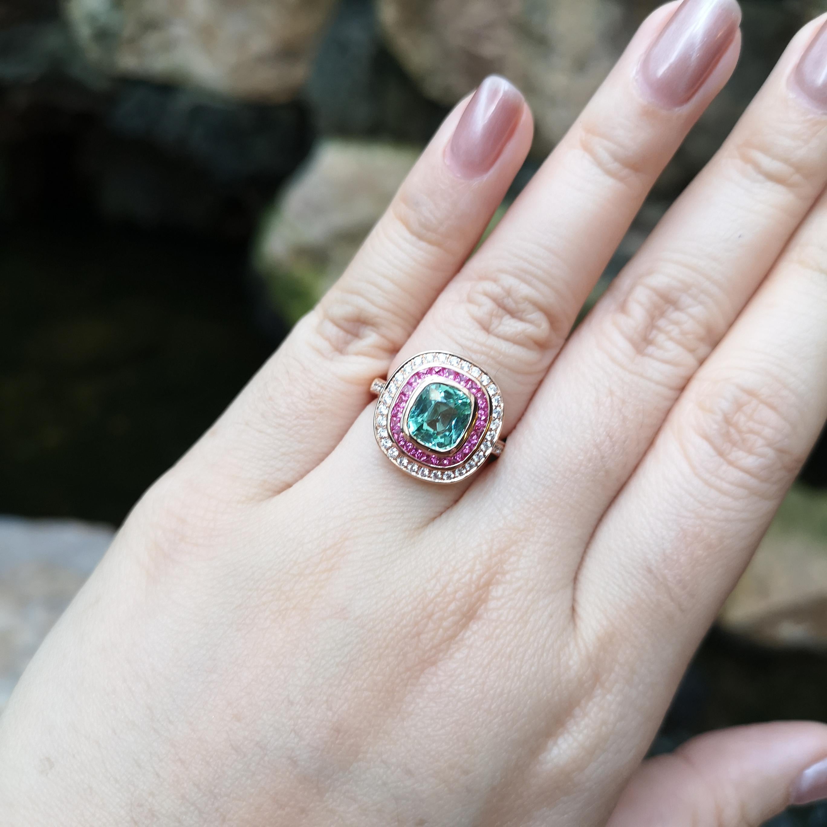 Green Tourmaline, Pink Sapphire and Diamond Ring set in 18K Rose Gold Settings In New Condition For Sale In Bangkok, TH