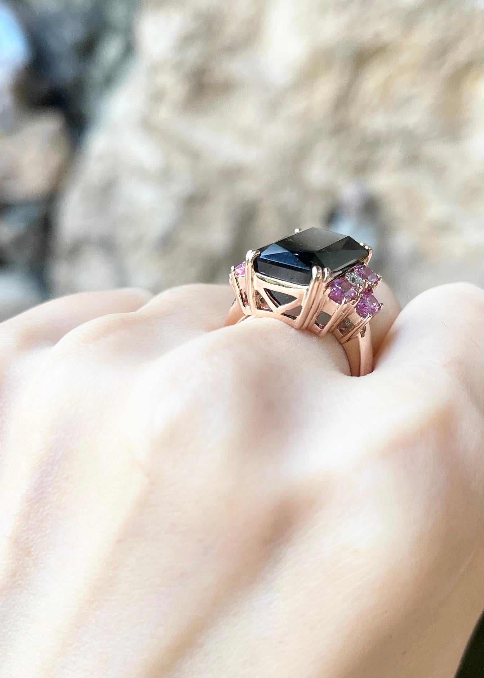 Women's Green Tourmaline, Pink Sapphire and Diamond Ring set in 18K Rose Gold Settings For Sale