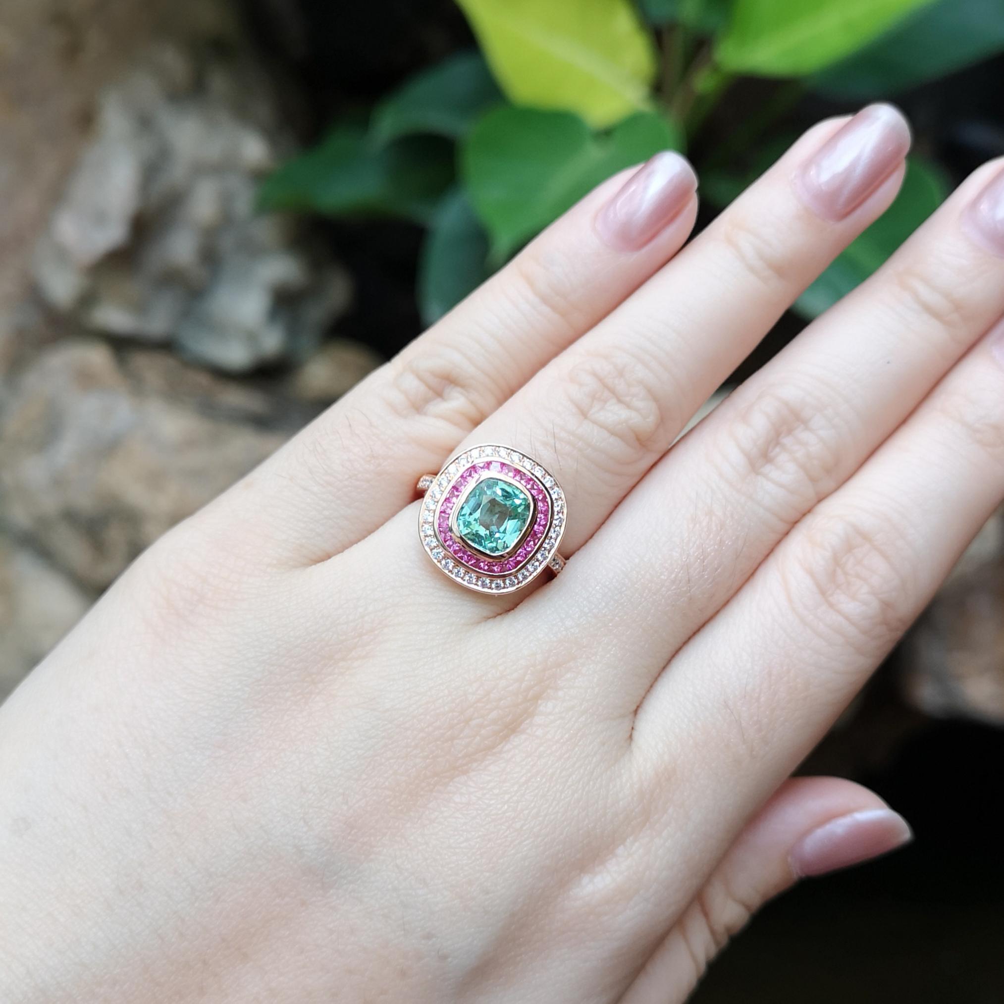 Women's Green Tourmaline, Pink Sapphire and Diamond Ring set in 18K Rose Gold Settings For Sale