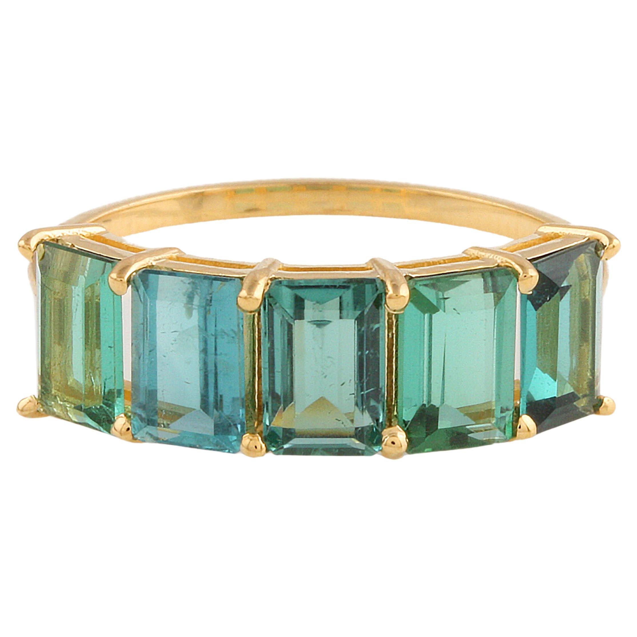 Rechteckiger Ring aus 18 Karat Gelbgold mit grünem Turmalin