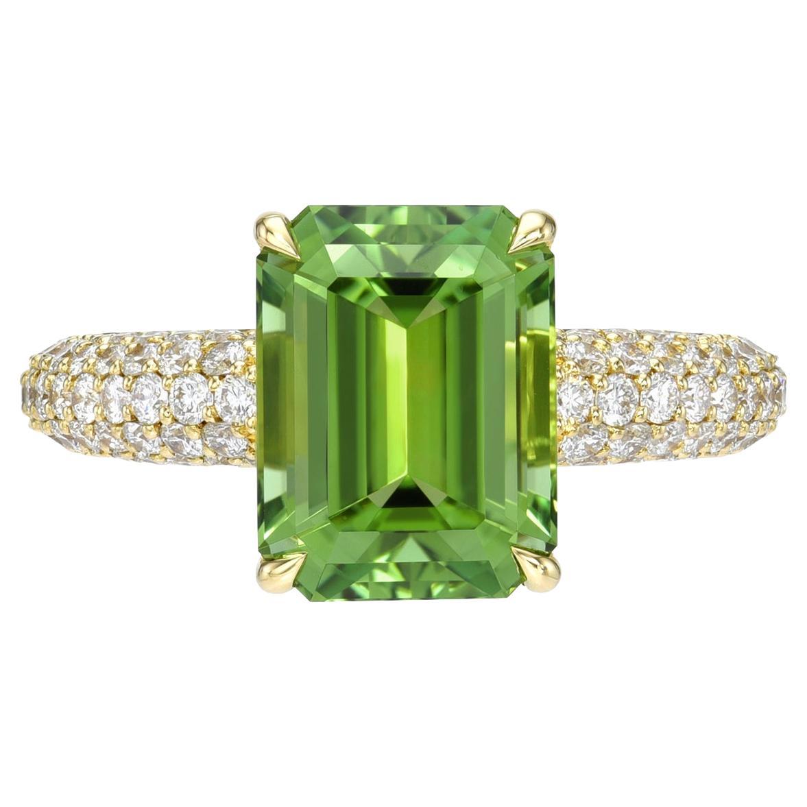 Ring mit grünem Turmalin 3.96 Karat im Smaragdschliff (Zeitgenössisch)