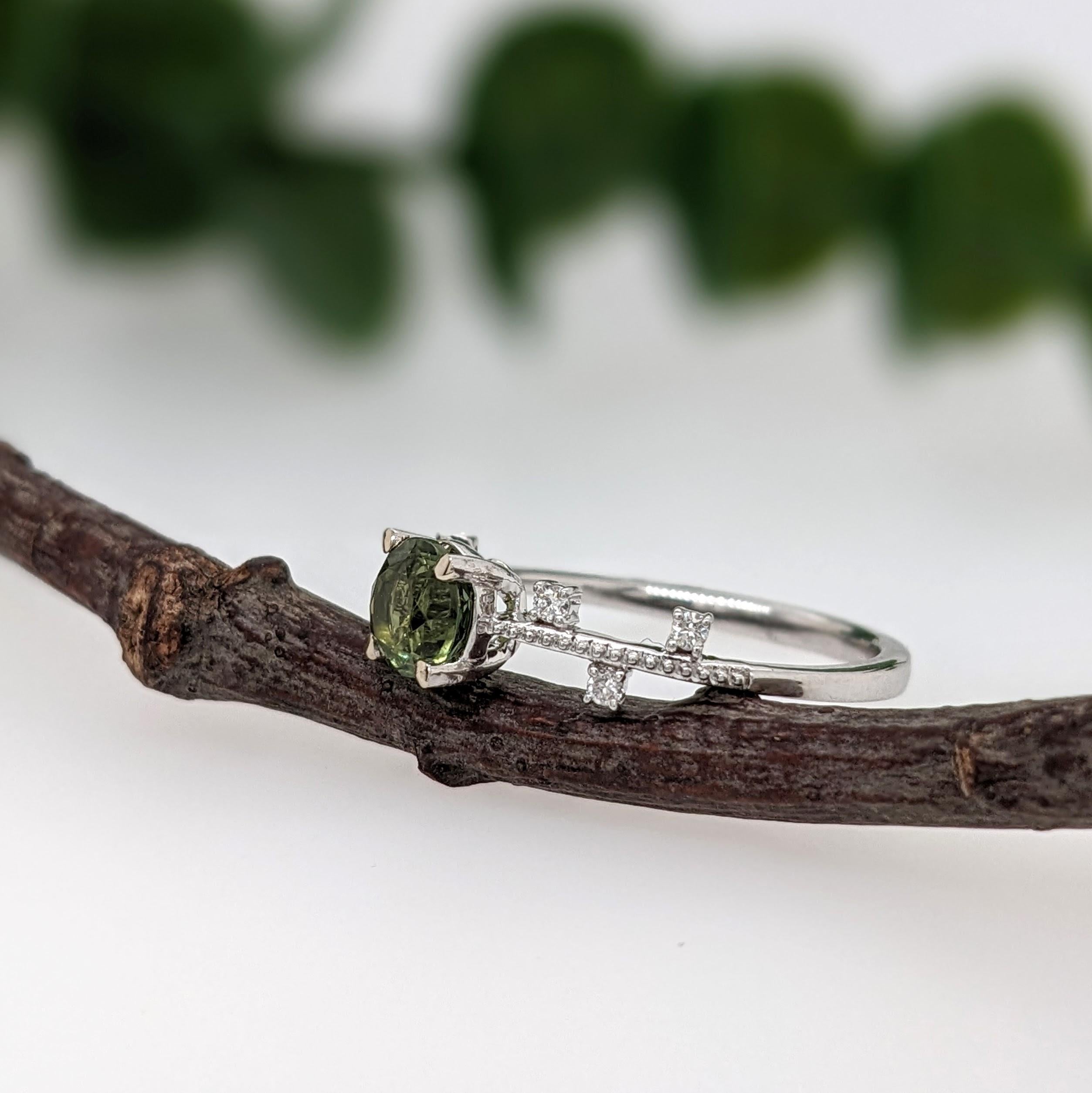 Green Tourmaline Ring w Earth Mined Diamonds in Solid 14K White Gold Round 5.5mm In New Condition For Sale In Columbus, OH