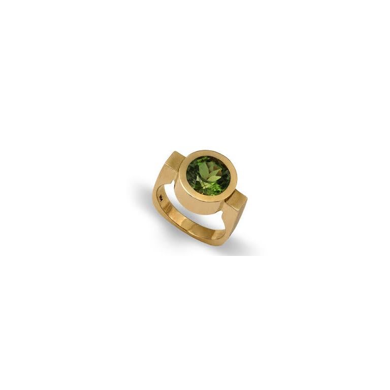 Green Tourmaline Round Bezel Ring In New Condition For Sale In los angeles, CA