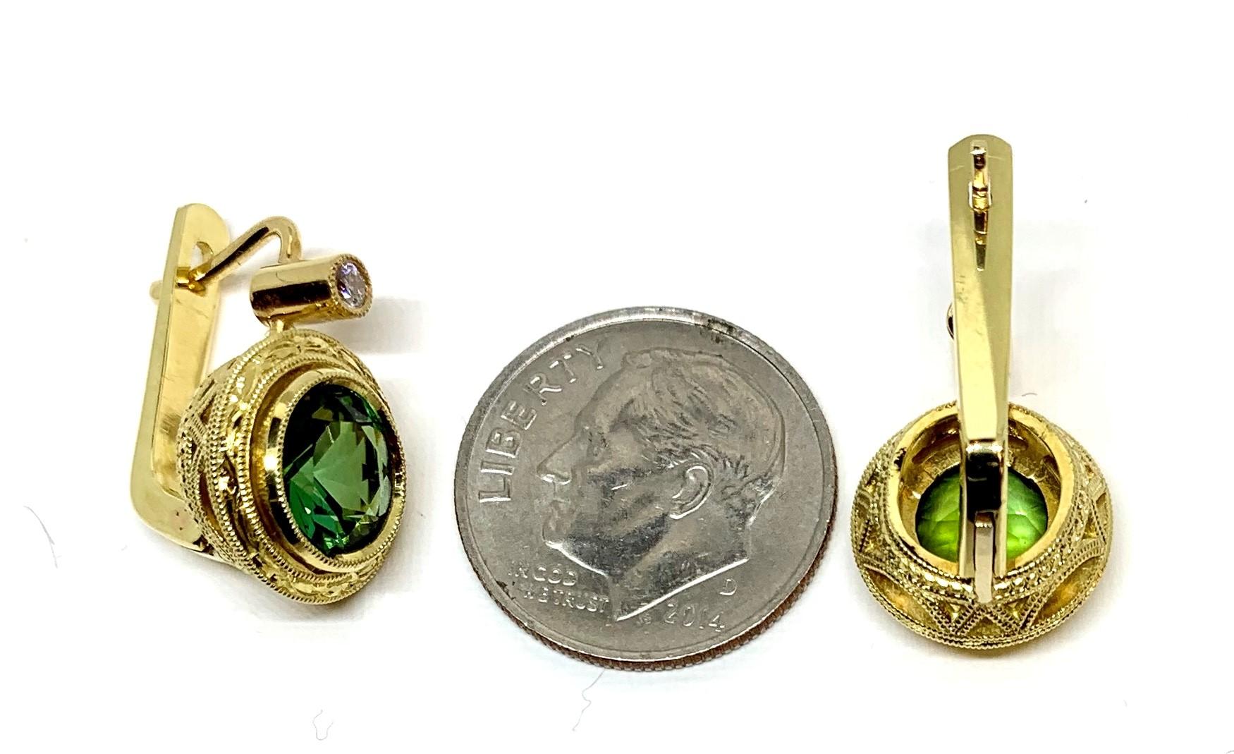 Green Tourmaline and Diamond Drop Earrings in Hand Engraved Yellow Gold Bezels In New Condition For Sale In Los Angeles, CA