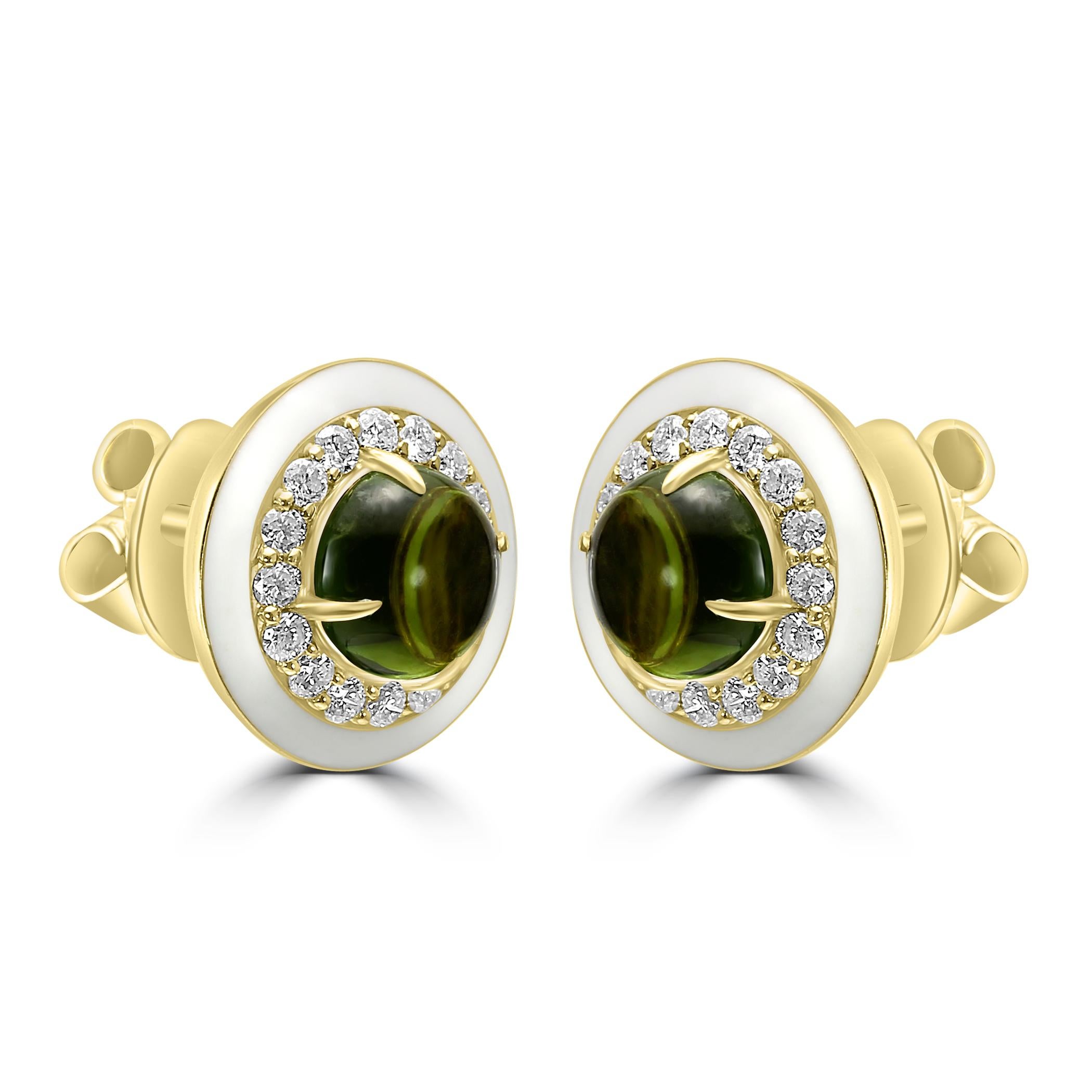 Art déco Boucles d'oreilles à la mode en or 14 carats avec tourmaline verte, diamant rond et halo d'émail blanc en vente
